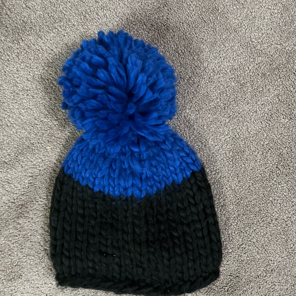 Free people color block blue/black beanie crochet warm winter Pom hat - Picture 3 of 3